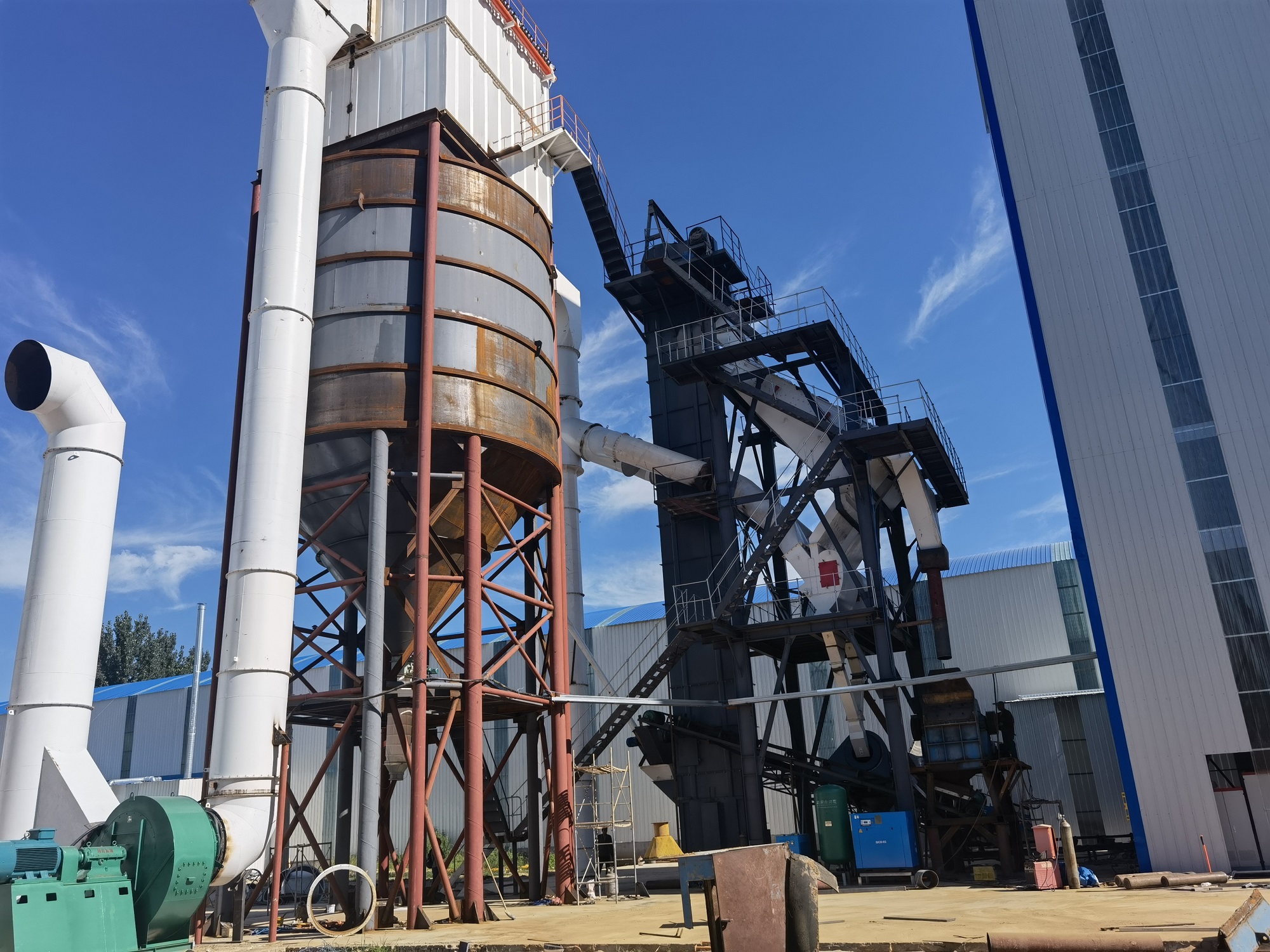 機制砂如何生產(chǎn)？干法和濕法制砂有什么區(qū)別？